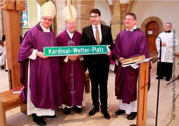 Überrreichung des Platzschildes Überrreichung des Platzschildes